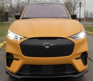 2021 M O S T A N G Much-E GT AWD R18 SUV de Cuero con Doble Batería de Litio - Product Image 1