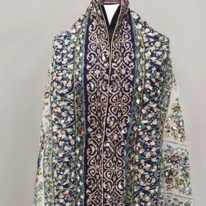 Nouveau lancement : Châle long en soie chinon fait main, de créateur, couleur unie, avec bordure en dentelle dorée et travail miroir, ethnique, doux pour la peau - Product Image 4