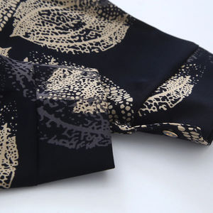 เสื้อเชิ้ตผู้หญิงไซส์ใหญ่ลายดอกไม้เขตร้อน พิมพ์ลายกราฟิกแบบกำหนดเอง คอวี ติดกระดุม ระบายอากาศได้ดี เหมาะสำหรับฤดูใบไม้ผลิ ฤดูร้อน และฤดูใบไม้ร่วง - Product Image 5