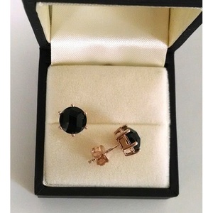 ต่างหูโรสโกลด์และแบล็คสปิเนล ทอง 14K/18K  แบบติดหู ประดับเพชรทรงหัวใจและทรงหยดน้ำเจ้าหญิง  ดีไซน์ทันสมัย เหมาะสำหรับเป็นของขวัญ - Product Image 1