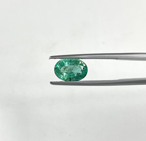 Esmeralda Zambiana 100% Natural de Alta Calidad, 6x8-7x9mm, Forma Ovalada Calibrada, Color Verde Azulado, Gema Suelta para Joyería - Product Image 3
