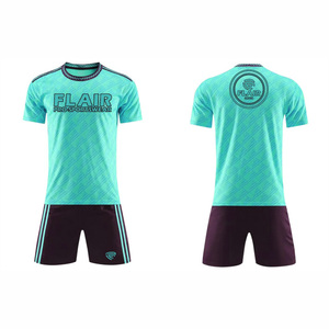 Ensembles d'uniformes de maillots de football confortables et respirants de meilleure qualité au design personnalisé Service OEM pour les jeunes joueurs de sexe masculin Coupe automatisée - Product Image 3