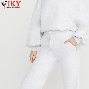 Chándal de mujer de alta calidad, nuevo diseño personalizado, estampado de logotipo, lavable a máquina, chándal de estilo acampanado para mujer de VIKY INDUSTRIES - Product Image 4