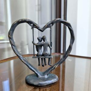 Figurines de couples, sculptures, cadeaux parfaits pour les mariages, les anniversaires ou les événements importants dans la vie de couple, offrant une symbolique significative - Product Image 5