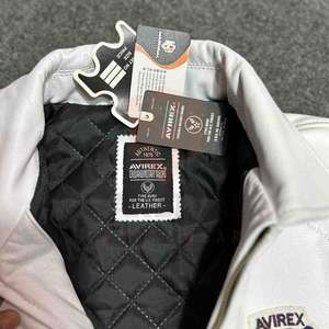 แจ็คเก็ตหนังวัวแท้ Avirex รุ่นสั่งทำพิเศษสำหรับกิจกรรมกลางแจ้ง ขายดี คุณภาพสูง ดีไซน์ทันสมัย กันลม สีขาว - Product Image 6