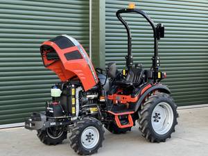 Envío Gratis Tractor Agrícola Compacto 4x4 de 25 HP, Diésel de 3 Cilindros, Elevación de 739 kg, Transmisión 9F+3R e Hidráulica de 26 L/min - Product Image 1