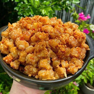 Fournisseur de produits de marque privée de friandises de porc du Vietnam, friandises de porc croustillantes, 3,25 oz, 16 oz, peau de porc frite en vrac, ANGLE - Product Image 1