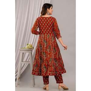 Conjunto de Kurta Anarkali Bordado Floral Color Granate para Mujer con Pantalones y Dupatta - Product Image 5
