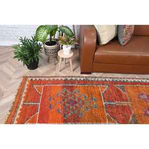 Alfombra Vintage de 2.8x9.8 pies, Alfombra Turca con Estampado Animal en Color Naranja - Product Image 1
