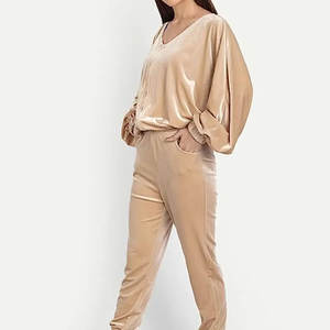 Nouveautés Vente en gros de haute qualité en velours sweat à capuche zippé personnalisé joggers deux pièces survêtement en velours pour femmes - Product Image 2