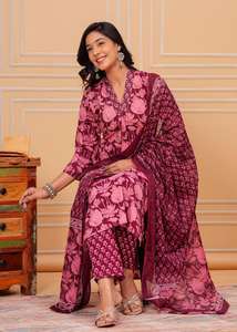 Vêtements décontractés de mode indienne en coton de créateur lourd belle Kurti imprimée à fleurs avec col en V et pantalon et Dupatta entièrement imprimé - Product Image 4