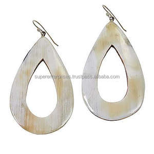 Pendientes de cuerno de color antiguo para mujer, joyería de diseño al por mayor, fabricante y distribuidor - Product Image 1