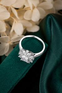 PT900 Vintage Classy Lab Grown Diamond Ring Joyería fina - Product Image 3