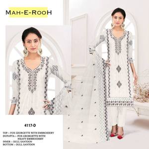 Trabajo de secuencia de 3mm con bordado pesado con traje Latkan Salwar para ocasiones especiales disponible a precio mayorista - Product Image 3