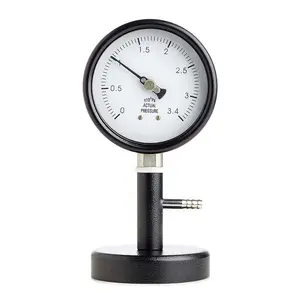 Bourdon Gauge un dispositif mécanique utilisé pour mesurer et afficher la pression ou jauge peut être utilisé pour mesurer la pression dans les deux gaz.