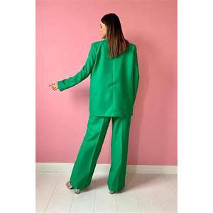 Conjunto de Chaqueta y Pantalones de Satén con Doble Botonadura y Decoración de Botones Verdes al por Mayor - Product Image 1