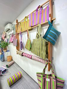 Bolsa de compras de nailon con cremallera reutilizable ecológica RPET bolsas de playa de plástico recicladas tejidas a rayas hechas en India - Product Image 3