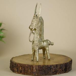 Pièce maîtresse décorative de cheval en or de designer Figurine animale élégante pour la maison, le bureau et la table. - Product Image 6