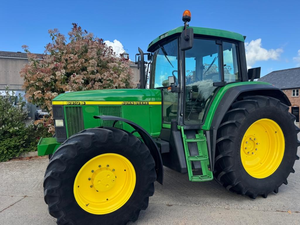 รถแทรกเตอร์จอห์นเดียร์ 6910S 150 แรงม้า ขับเคลื่อน 4 ล้อ รุ่น Utility Farm Tractor PowerQuad AutoQuad สำหรับขาย - Product Image 3