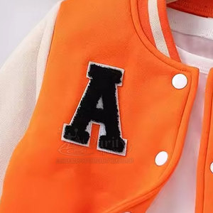 Chaqueta Letterman de alta calidad Logotipo personalizado Impreso Hombres Chaquetas Letterman Chaqueta Letterman de lana de algodón de invierno - Product Image 4