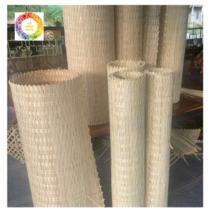 Rollo de estera de bambú natural hecho a mano de Vietnam para decoración ecológica de pared y techo - Product Image 1