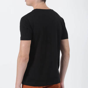 T-shirts à col en V Fresh Clean Threads pour hommes Pré-rétréci Doux Ajusté Premium Classique T-shirt à séchage rapide pour hommes - Product Image 3