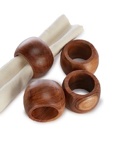 Servilletero de madera tradicional hecho a mano para fiestas interiores y exteriores Catering Eventos Decoración de mesa rústica característica almacenada - Product Image 1