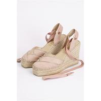 Espadrille fermée à talon compensé haut