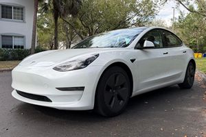 Tesla Model 3 2023 Usado en Excelentes Condiciones - Product Image 1