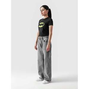 Camiseta Casual para Mujer Batwoman, Cuello Redondo, Manga Corta, Estampado Frontal Detallado, Tela Jersey Transpirable, Cómoda y Elegante - Product Image 4