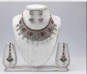 Designer Kemp Collier ras du cou en argent oxydé Temple Laxmi Design élégant ensemble de bijoux ethniques indiens traditionnels pour femmes - Product Image 3