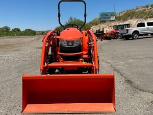 Vente en gros Tracteur Kubota avec chargeur frontal et accessoires pour pelleteuse Chargeur complet sur pneus neuf d'occasion avec composants centraux - Product Image 3