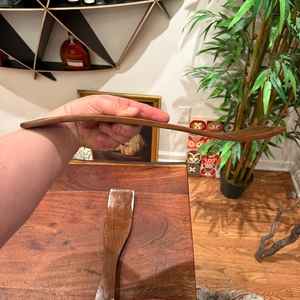 Cuillère en bois artisanale élégante et traditionnelle avec une finition lisse, écologique et de qualité alimentaire pour la cuisine quotidienne - Product Image 3