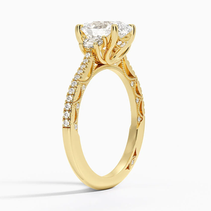 Anillo de compromiso romántico de la Era Dorada Acabado dorado vintage con moissanita del Tesoro atemporal de diseño antiguo para aniversario - Product Image 1