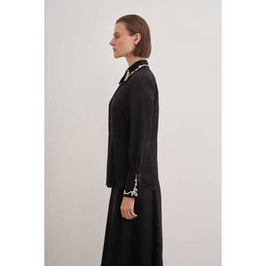 เสื้อเชิ้ตคลาสสิคสีดำผ้าป๊อปลินทรงหลวมแขนยาวแบบเสื้อกล้าม - Product Image 3