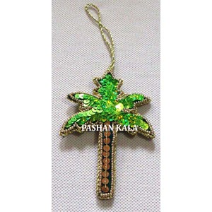 Nouvelle forme d'arbre traditionnelle de tissu de couleur verte broderie Zari dorée avec travail perlé pour ornement suspendu d'arbre de noël - Product Image 1