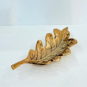 Frutero Decorativo con Diseño de Hoja de Roble, Aluminio con Acabado Dorado por R. B. Overseas - Dorado / 31.5 L x 15 W x 4 H Cm - Product Image 6