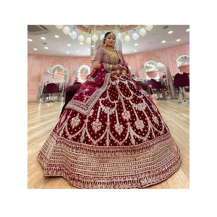 Ultimo abbigliamento etnico indiano abbigliamento da sposa Designer tessuto in velluto da sposa realizzato Lehenga Choli al miglior prezzo competitivo