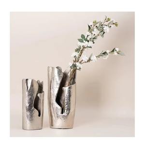 Elegante jarrón de metal de calidad premium con acabado plateado, ideal para decoración del hogar, decoración de oficina y decoración de eventos, hecho a mano de La India - Product Image 5