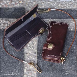 Portefeuille à deux volets en cuir pleine fleur artisanal avec portefeuille trucker unique en argent et coutures blanches avec chaîne Indonésie - Product Image 1