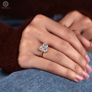 แหวนทอง14K Toi et Moi พร้อมด้วยวงรีตัดเป็นรูปวงรีมีเพชรใสดีไซน์หินสามชิ้นสวยงามสำหรับผู้หญิง - Product Image 4