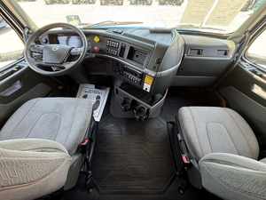 ซื้อเลย รถบรรทุกหัวลากมือสอง ปี 2021 รุ่น VNL64T760 พร้อมเตียงนอน - เครื่องยนต์ D13 425 แรงม้า เกียร์อัตโนมัติ 12 สปีด พร้อมส่งทั่วโลก ส่งถึงบ้าน - Product Image 2