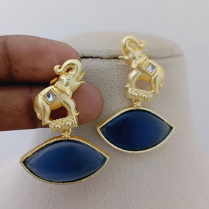 Ensemble de boucles d'oreilles en laiton doré Regal Gajamukta personnalisable, motif éléphant lourd, motif géométrique, produit en vrac - Product Image 1