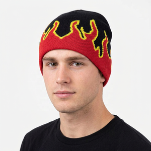 Gorro de punto jacquard para hombre, color negro y diseño rojo, estilo urbano, informal, para invierno. - Product Image 1