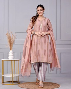 Ensemble de costume en coton Zehra Zari avec dupatta en chanderi, tenue traditionnelle élégante au meilleur prix - Product Image 5