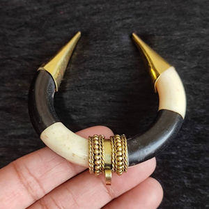 Collar con Colgante de Hueso de Búfalo, Joyería Tribal Natural y Sostenible para Mujer, Alta Calidad - Product Image 1