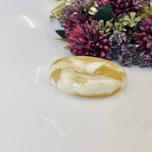 Colgante de Ámbar Báltico Amarillo y Blanco en Forma de Donut, Collar de Ámbar Natural Circular; Colgante Único de Ámbar Báltico en Forma de Donut - Product Image 3