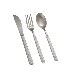 ชุดมีดเหล็กคุณภาพสูงชุดเครื่องใช้บนโต๊ะอาหารทำจากเงินและช้อนที่ทันสมัยมีด้ามจับแบบโบราณ - Product Image 2