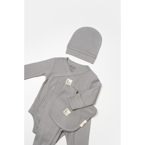 Set di 4 pantaloni e pantaloncini da bambino - Product Image 3