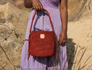 Sac seau Ana Raffia pour femme, style bohème, avec cordon de serrage, rouge, sac de plage, bandoulière simple, logo décoratif - Product Image 1